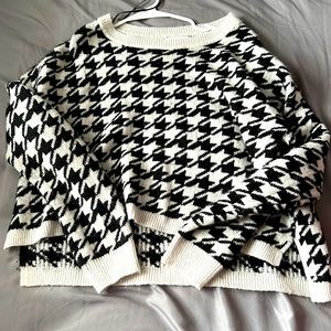 A black and white sweater really comfy it’s a large and it’s by William rast